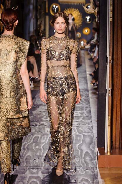 valentino no defrauda en paris con una coleccion sublime