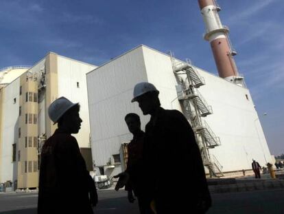 Trabajadores en la planta nuclear iraní de Bushehr, en una imagen de 2010.