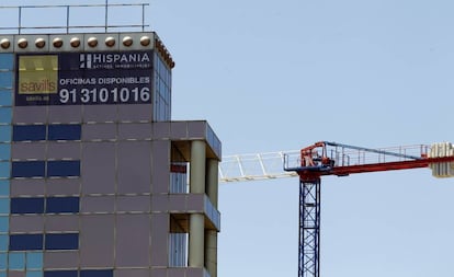 Edificio en obras promovido por Hispania.