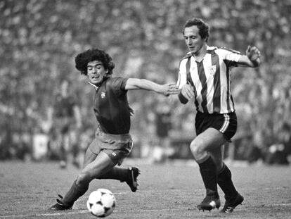 Maradona se marcha de Liceranzu en la final de 1984.