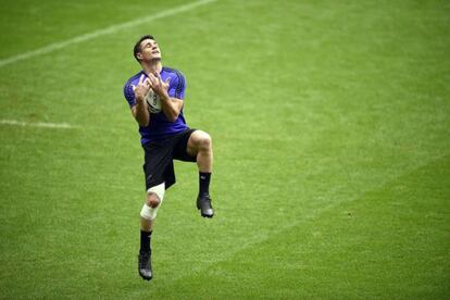 Dan Carter, de Nueva Zelanda, durante un entrenamiento.