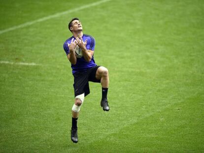 Dan Carter, de Nueva Zelanda, durante un entrenamiento. 