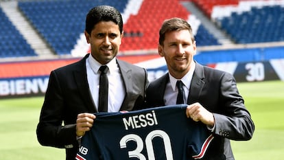 Nasser Al-Khelaifi y Lionel Messi, en agosto de 2021 el día de la presentación del argentina con el PSG.