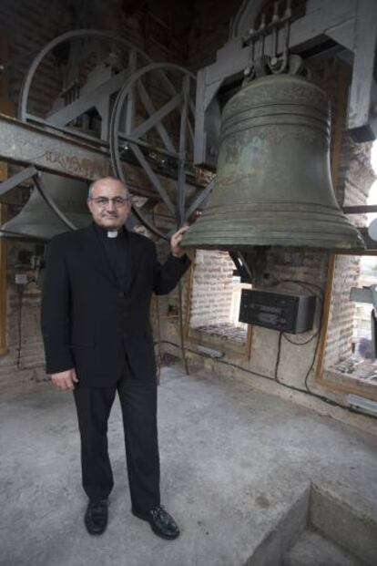 Ignacio Torres en el campanario de Nuestra Señora de de la Asunción.