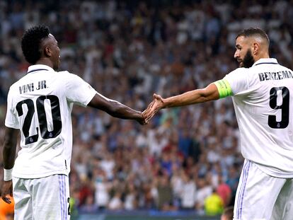 Vinicius y Benzema celebran el gol del brasileño al Shakhtar.