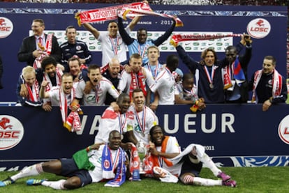 Los jugadores del Lille celebran la conscución de la Copa de Francia.