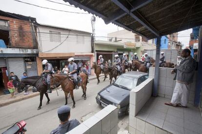 Miembros de la Policía durante una operación en la favela Paraisópolis, Sao Paulo.