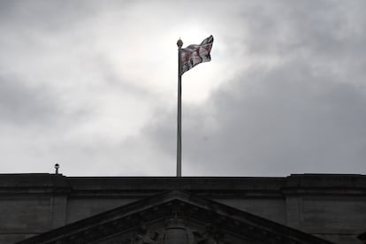 The British flag over Buckingham Palace on Thursday, before the news of Elizabeth II's death.