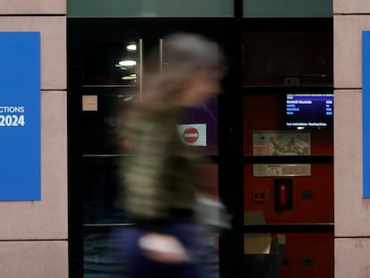 Carteles que animan al voto en las europeas de junio, en el Parlamento Europeo en Estrasburgo, el 24 de abril.