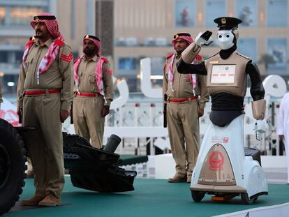 Primer robot de polic&iacute;a del mundo, presentado en Dubai en mayo.