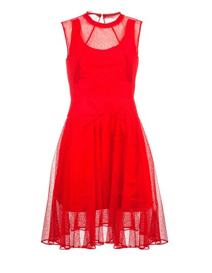 Vestido rojo con transparencias de Carven.