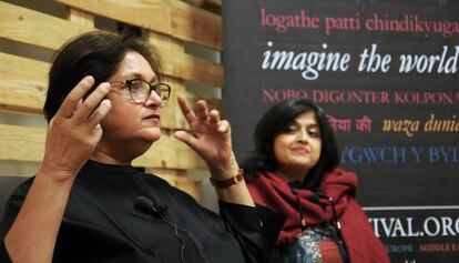 Namita Gorhkale (a la izquierda) y Neeta Gupta en el Hay Festival de Segovia.