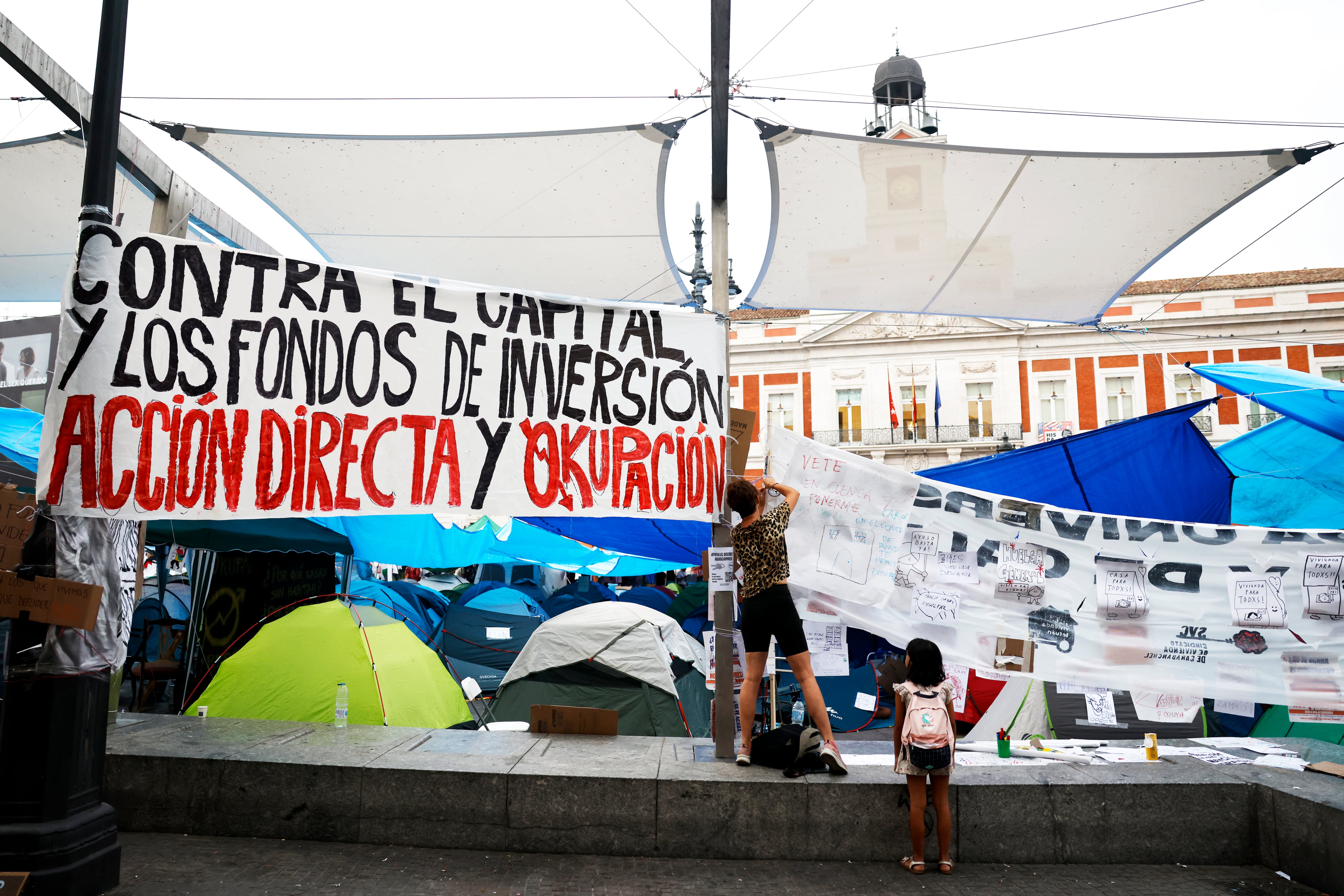 Acampada en Sol por la vivienda, en directo | El Gobierno reconoce que va a ser “un lunes muy largo” de negociaciones para sacar adelante el decreto