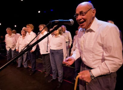 Un momento de las interpretaciones del coro de <i>Corazones rebeldes.</i>