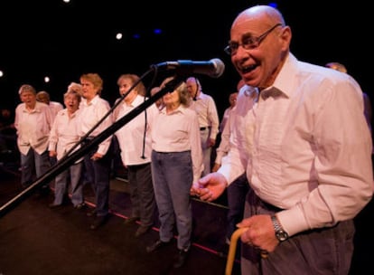 Un momento de las interpretaciones del coro de <i>Corazones rebeldes.</i>