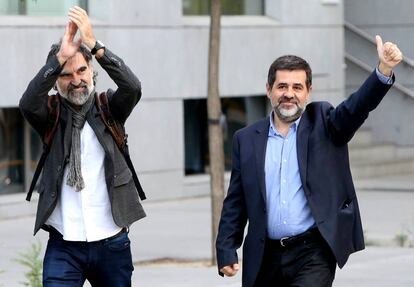 Jordi Cuixart (izquierda) y Jordi Sánchez, a su llegada a la Audiencia Nacional en 2017.