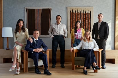Lars Ranthe, Sara Fanta Traore, Marie Bach Hansen, Excel Busano, Simon Sears, y Danica Curcic en ‘Los secretos que ocultamos’, serie de 2025.