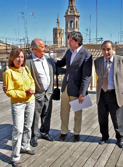 Amparo Salvador, Vicente Muñiz, Lorenzo Agustí y Eliseu Climent, ayer, en Valencia.