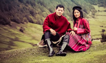 El rey de Bután, Jigme Khesar Namgyei Wangchuck, y su esposa, Jetsun Pema.