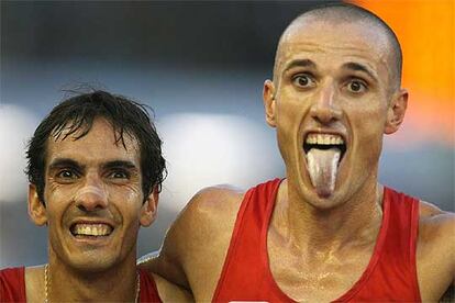 Chema Martínez, plata del 10.000, a la derecha, con De la Ossa, bronce.