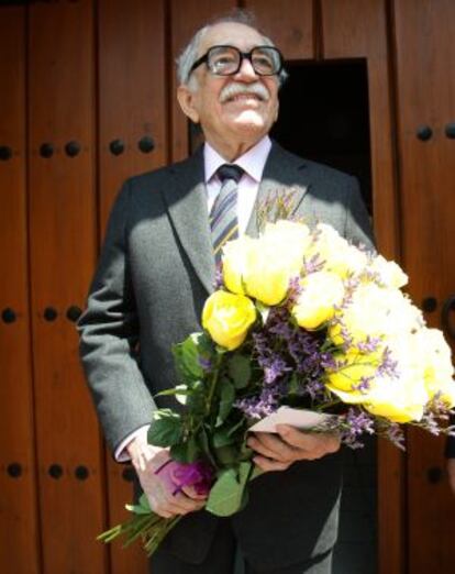 El escritor Gabriel García Márquez, en su casa de México.