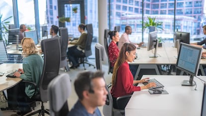 Trabajadores de un 'call center'.