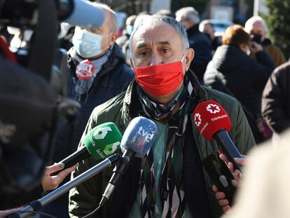 El secretario general de UGT, Pepe Álvarez, en declaraciones durante un acto de homenaje en el Cementerio Civil de Madrid a Pablo Iglesias Posse, fundador de UGT y del PSOE.