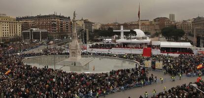 Momento de la homilía celebrada en la plaza de Colón.