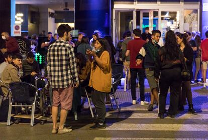 La plaza de Honduras, una zona de ocio de Valencia, esta noche de viernes.