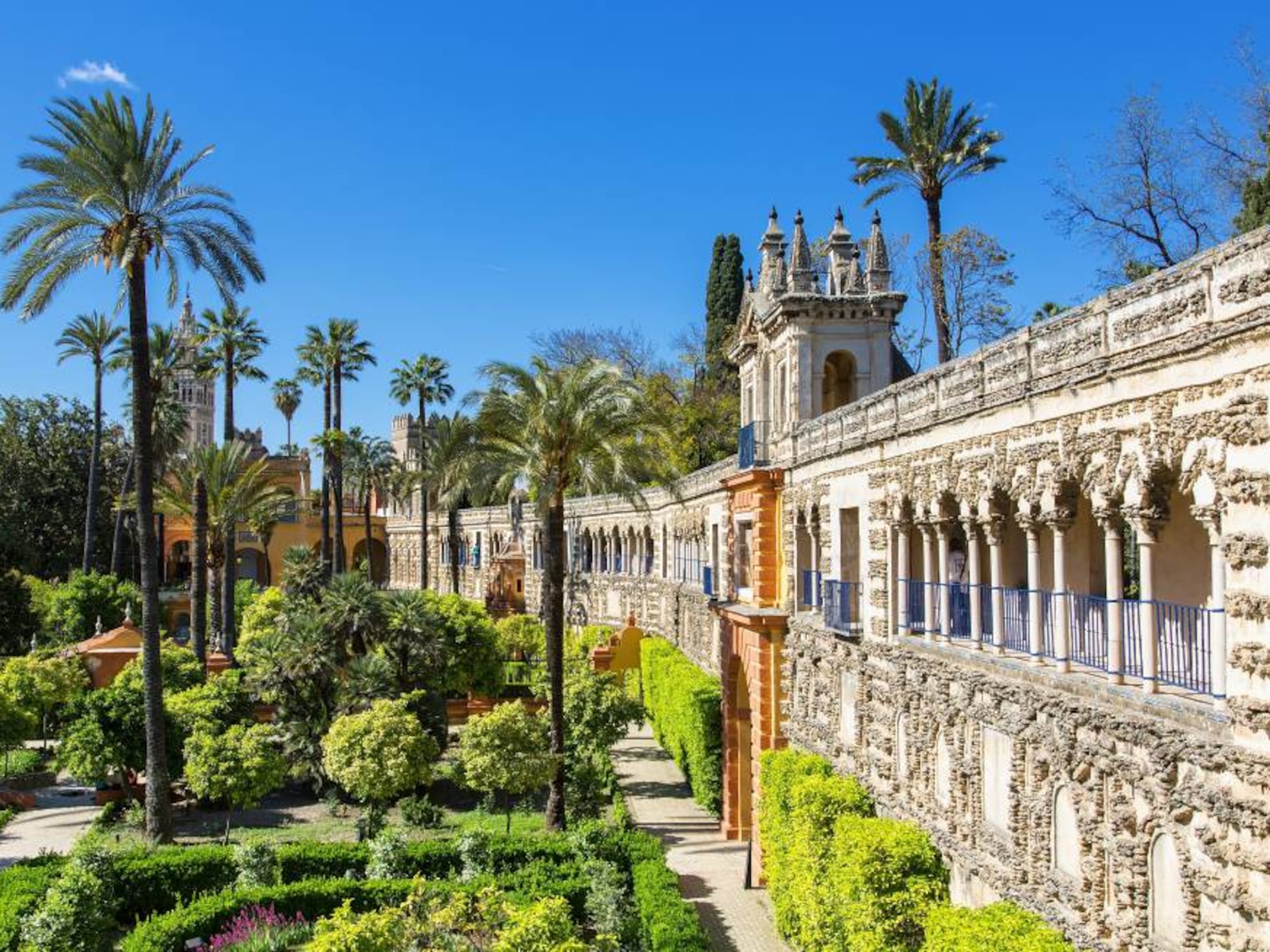 Real Alcázar de Sevilla: Palacios de Ensueño y Jardines Paradisiacos