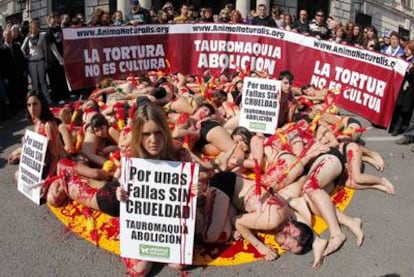 Manifestantes antitaurinos.