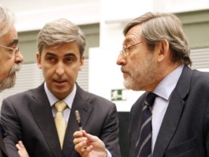 De izquierda a derecha, &Aacute;ngel P&eacute;rez (IU), David Ortega (UPyD) y Jaime Lissavetzky (PSM), en el pleno. 