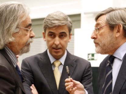 De izquierda a derecha, &Aacute;ngel P&eacute;rez (IU), David Ortega (UPyD) y Jaime Lissavetzky (PSM), en el pleno. 