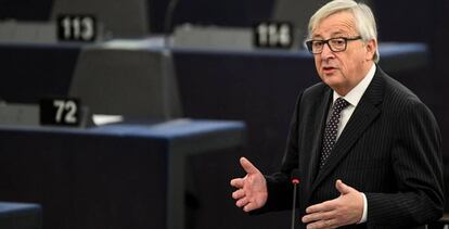 El presidente de la Comisión Europea, Jean-Claude Juncker, se dirige al Parlamento Europeo en Estrasburgo.