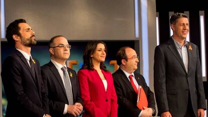 Los candidatos a la Generalitat de Catalu&ntilde;a de ERC,  Junts per Catalunya, Ciudadanos, PSC, y PPC durante el primer debate electoral.