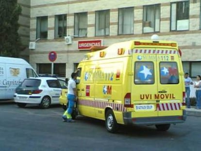 Una ambulancia del Servicio de Urgencias Médicas de la Comunidad de Madrid (Summa), en una imagen de archivo.