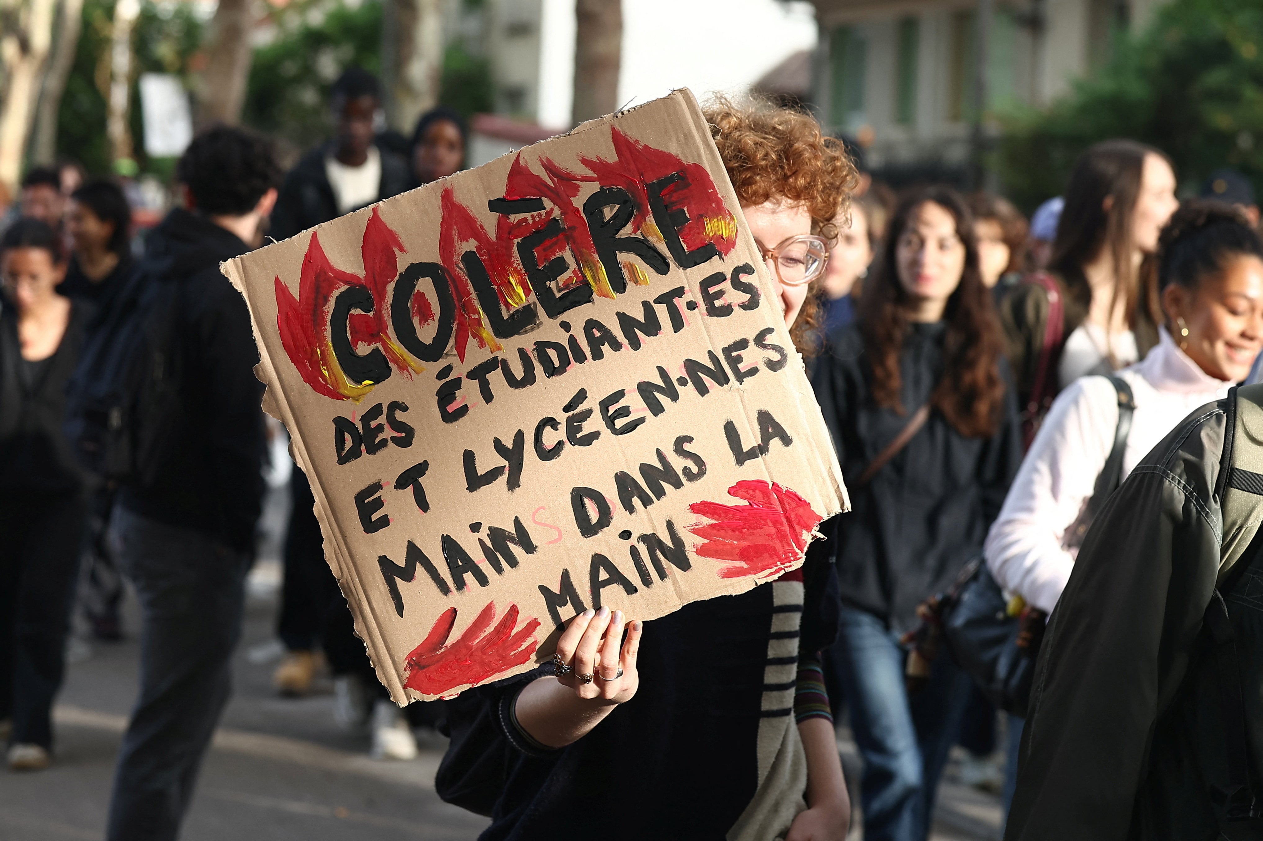 Las protestas estudiantiles se extienden por Francia mientras el Gobierno acusa al partido de Mélenchon de alentar la violencia urbana