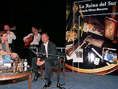 Arturo Pérez-Reverte y Carmen Posadas, en el Círculo de Bellas Artes.