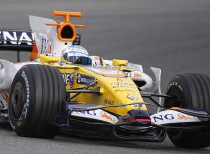 Alonso rueda en Montmeló