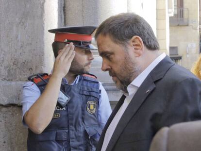 Oriol Junqueras entrant al Palau de la Generalitat.