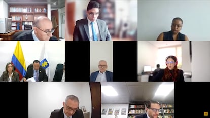 Carlos Ramón González (centro) durante la imputación de cargos por escándalo en la UNGRD, transmitida este miércoles.