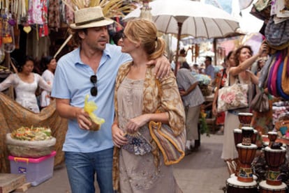 Javier Bardem y Julia Roberts, en una imagen de <i>Come, reza, ama.</i>