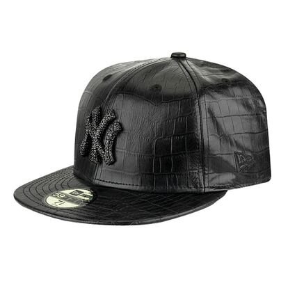 Gorra de New Era con cristales de Swarovski (275 €).