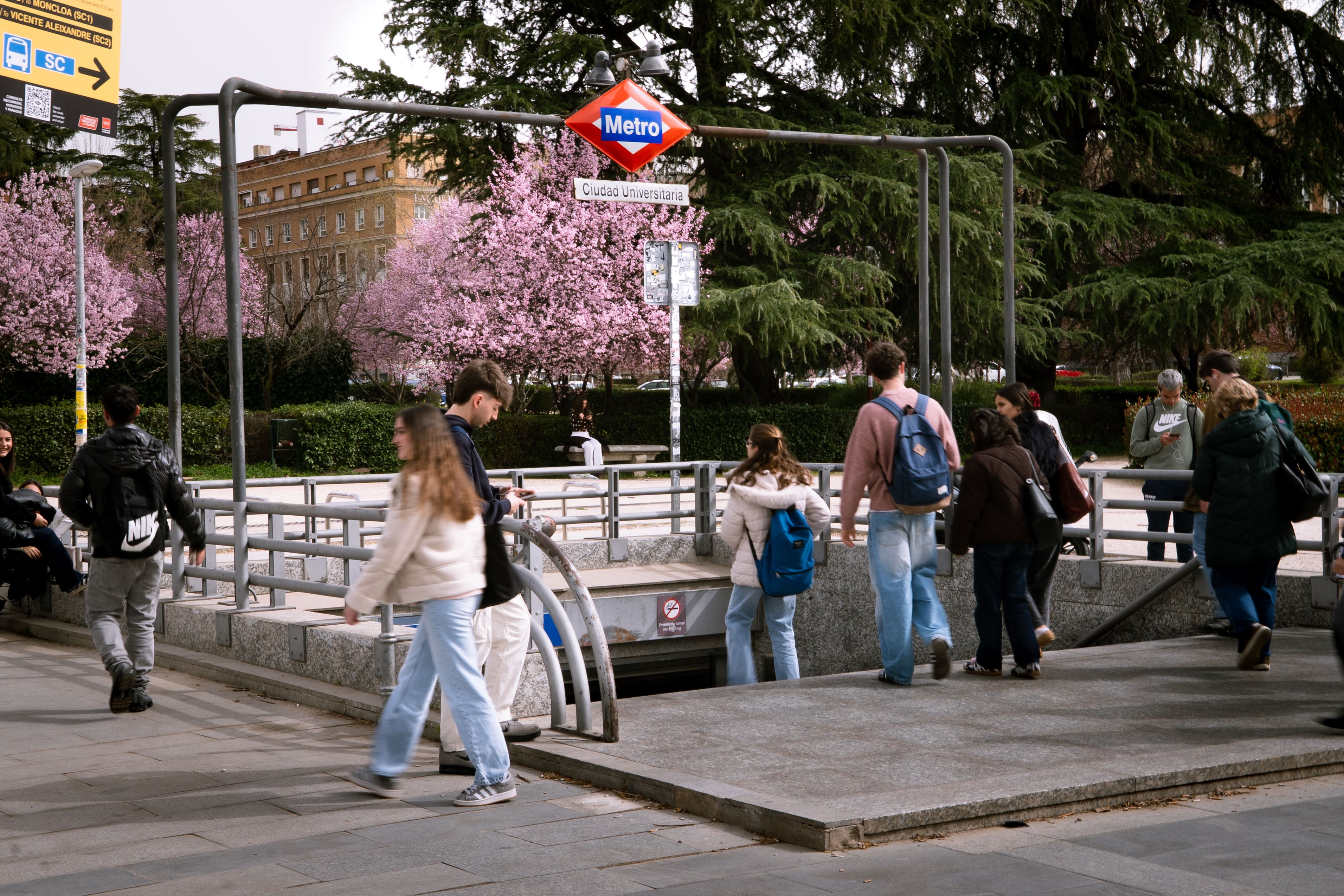 Estudiantes en Ciudad Universitaria, Madrid, a 4 de marzo.