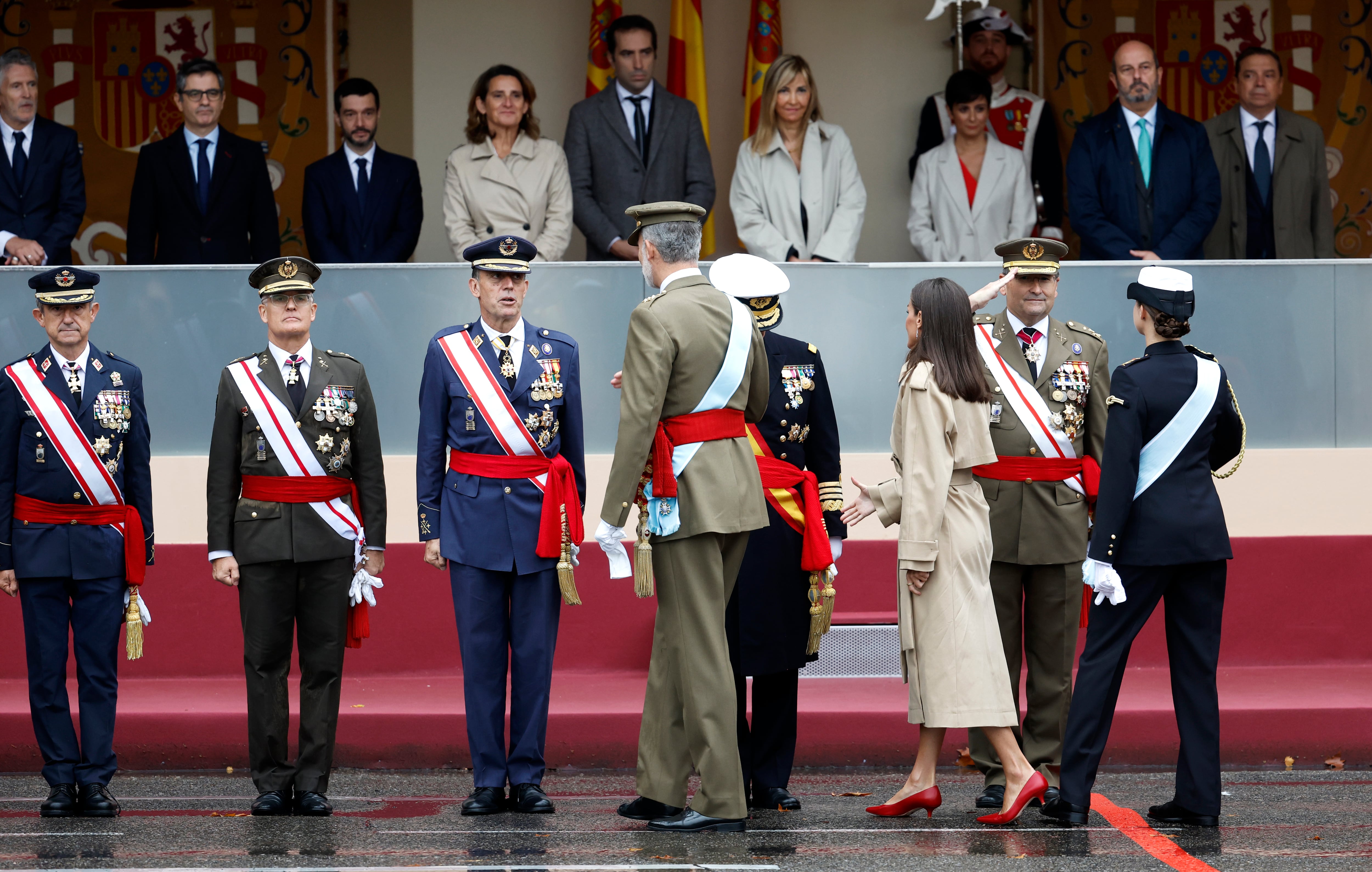 La lluvia obliga a recortar un desfile de la Fiesta Nacional sin aeronaves y con pitidos aislados a Sánchez