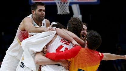 Los jugadores de la selección celebran el pase a semis.