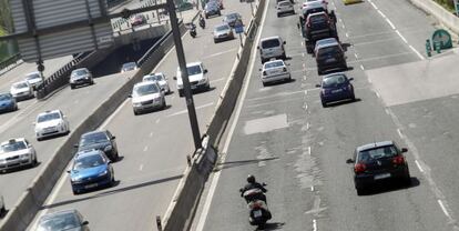 Baches en la carretera M-406 a la altura de Getafe (Madrid).