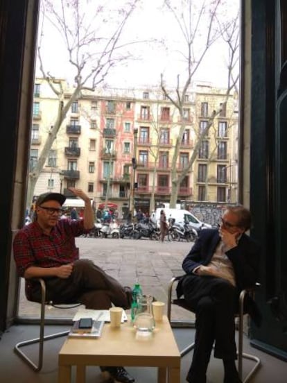 Valentín Roma y Joan Subirats, en la nueva sala de la Virreina, junto a La Rambla.