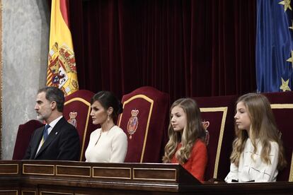 La familia real, en la tribuna de honor.