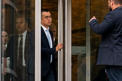 Changpeng Zhao, fundador y jefe del mercado de criptodivisas Binance, saliendo del juzgado federal en Seattle este martes.